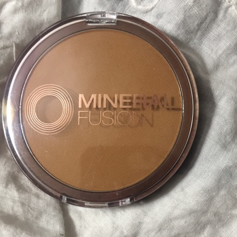 Mineral fusion pressed powder